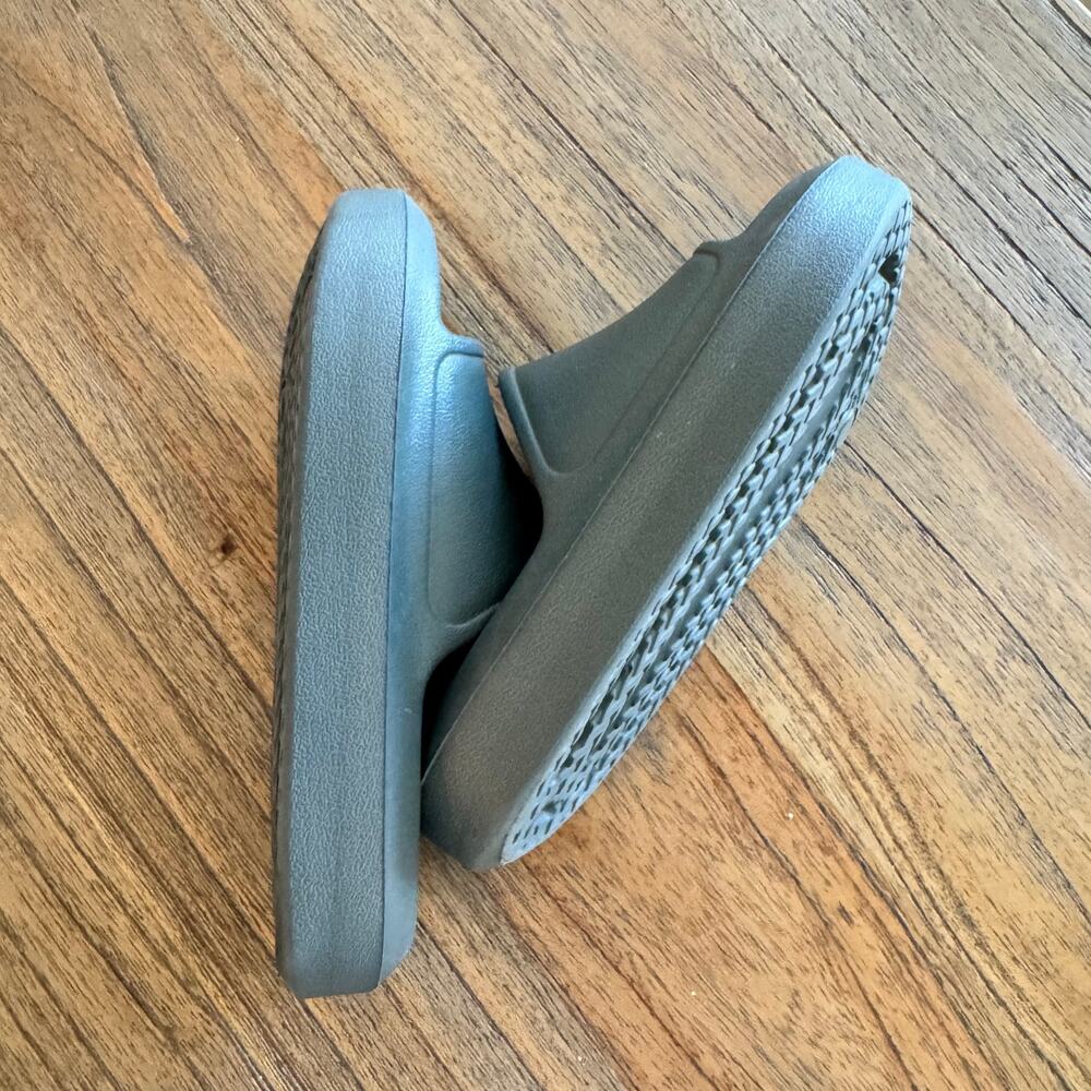 Childhoods Clothing Toddler Slides - Size 9/10 - Picture 2 of 6